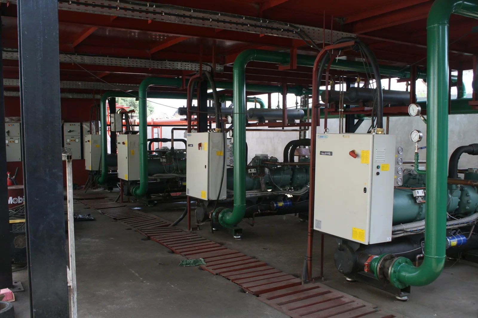 Retrofitting and refrigerants