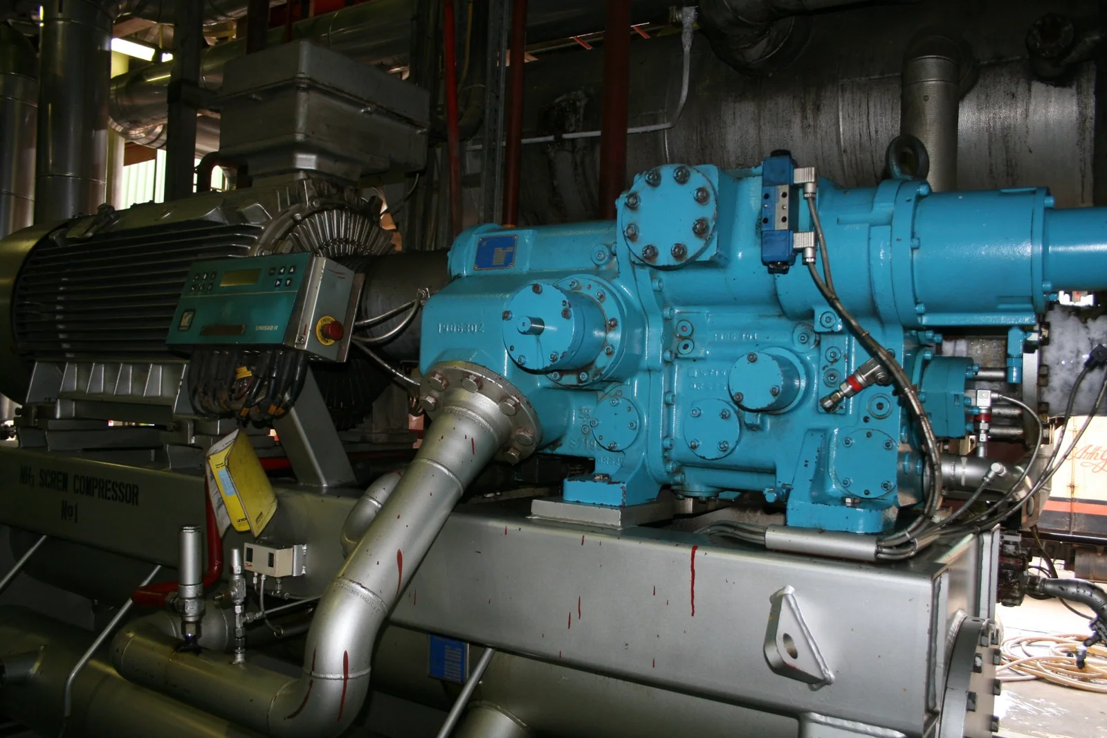 Industrial screw compressor
